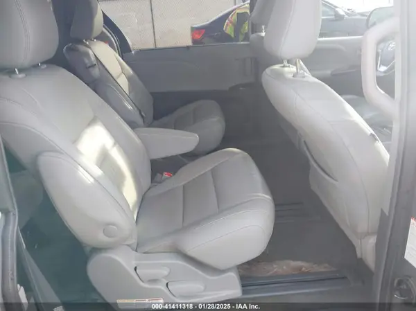 5TDYZ3DC6JS928313 2018 TOYOTA SIENNA - Image 8