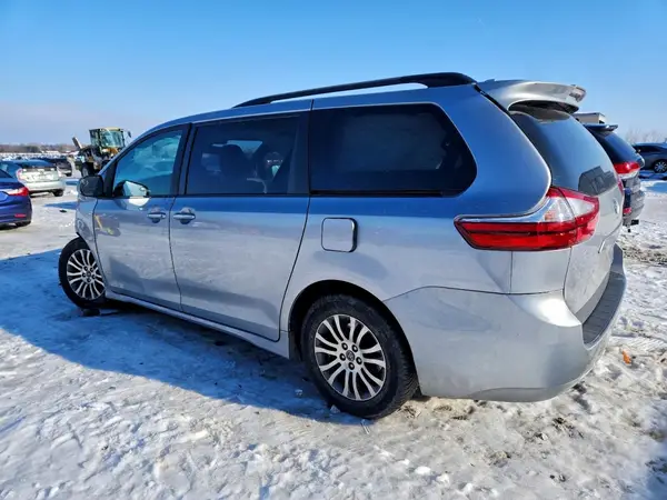 5TDYZ3DC6JS930188 2018 TOYOTA SIENNA - Image 2
