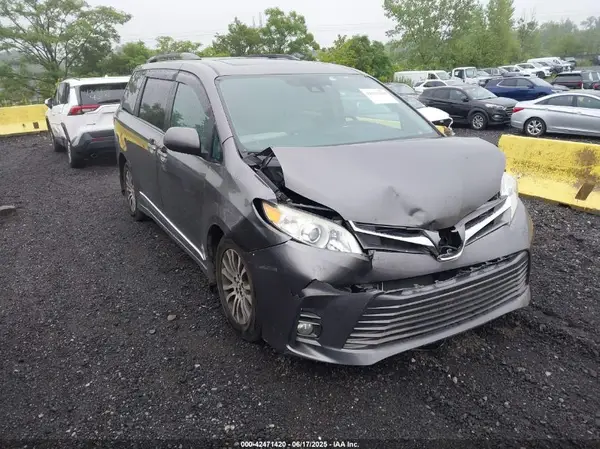 5TDYZ3DC6JS930546 2018 TOYOTA SIENNA - Image 1