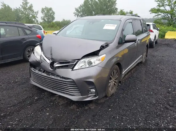 5TDYZ3DC6JS930546 2018 TOYOTA SIENNA - Image 2
