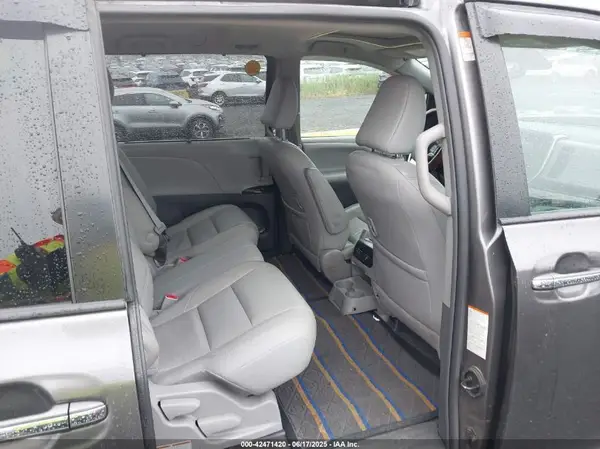 5TDYZ3DC6JS930546 2018 TOYOTA SIENNA - Image 8