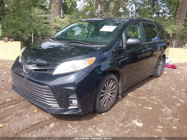 5TDYZ3DC6JS934242 2018 TOYOTA SIENNA - Image 2