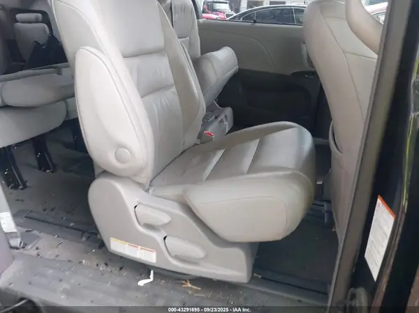 5TDYZ3DC6JS934242 2018 TOYOTA SIENNA - Image 8