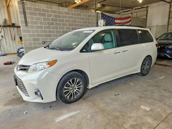 5TDYZ3DC6JS936346 2018 TOYOTA SIENNA - Image 1