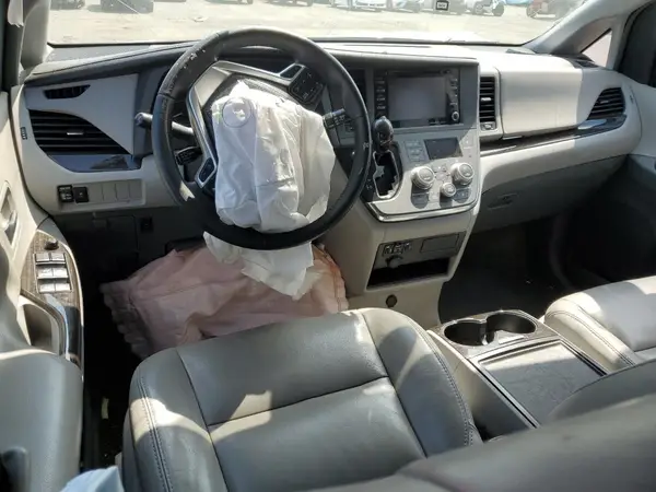 5TDYZ3DC6JS938629 2018 TOYOTA SIENNA - Image 8