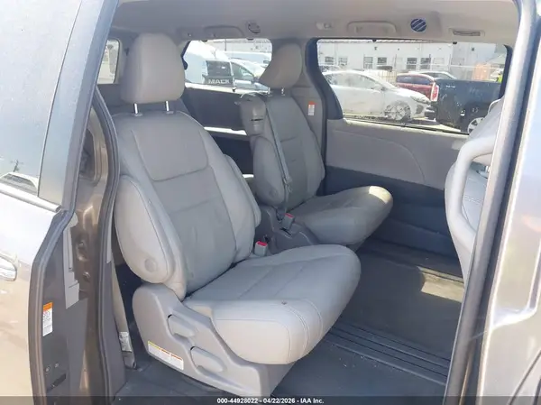 5TDYZ3DC6JS939716 2018 TOYOTA SIENNA - Image 8