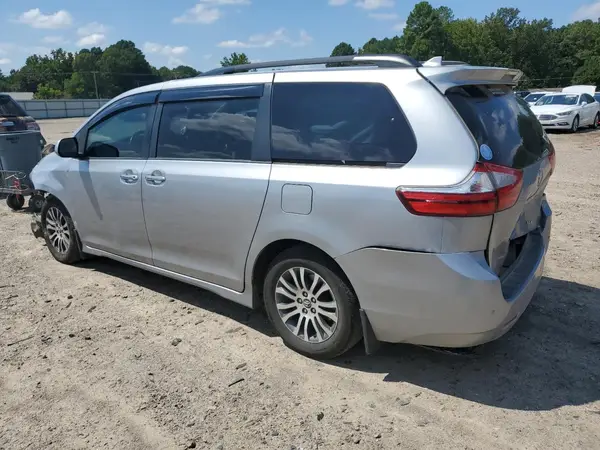5TDYZ3DC6JS940784 2018 TOYOTA SIENNA - Image 2