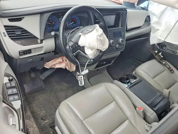5TDYZ3DC6JS947430 2018 TOYOTA SIENNA - Image 8