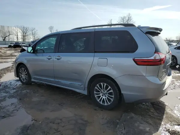 5TDYZ3DC6JS951915 2018 TOYOTA SIENNA - Image 2