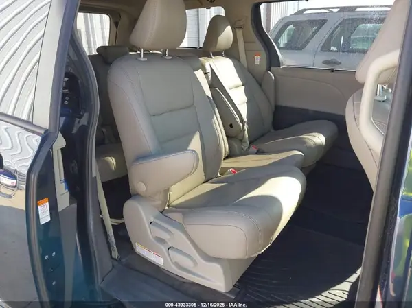 5TDYZ3DC6JS957276 2018 TOYOTA SIENNA - Image 8