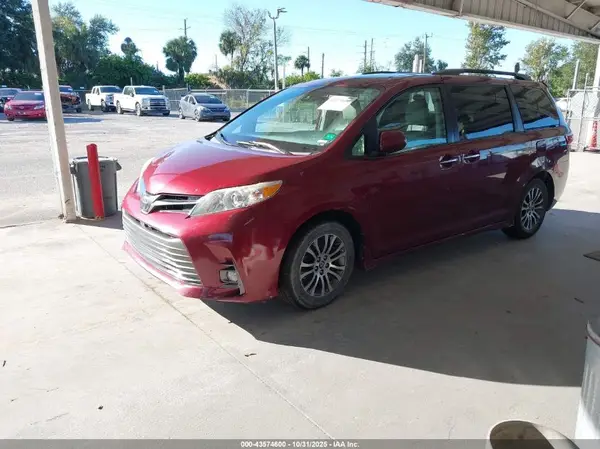 5TDYZ3DC6JS957858 2018 TOYOTA SIENNA - Image 2