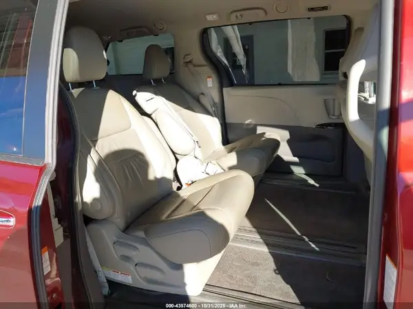 5TDYZ3DC6JS957858 2018 TOYOTA SIENNA - Image 8
