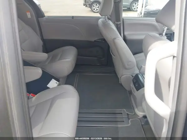 5TDYZ3DC6JS963188 2018 TOYOTA SIENNA - Image 8