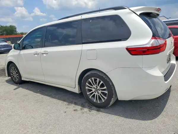 5TDYZ3DC6KS001846 2019 TOYOTA SIENNA - Image 2