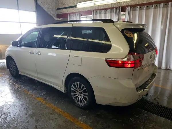 5TDYZ3DC6KS003130 2019 TOYOTA SIENNA - Image 2