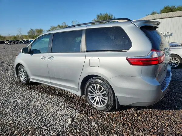 5TDYZ3DC6KS006979 2019 TOYOTA SIENNA - Image 2