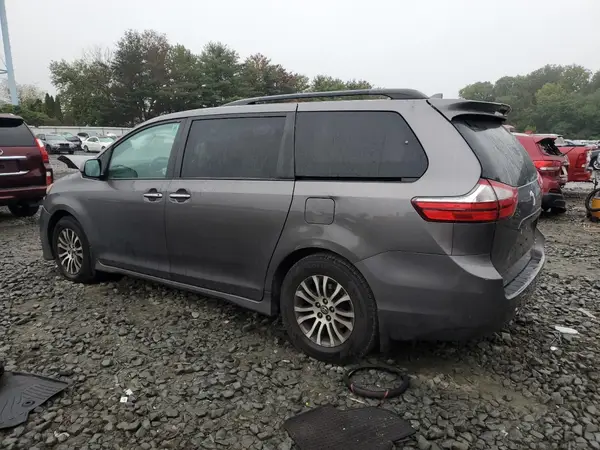 5TDYZ3DC6KS011017 2019 TOYOTA SIENNA - Image 2