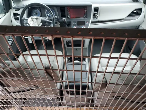 5TDYZ3DC6KS011017 2019 TOYOTA SIENNA - Image 8