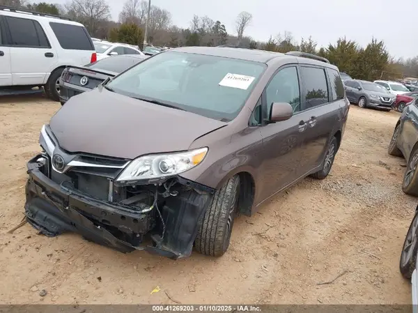5TDYZ3DC6KS012295 2019 TOYOTA SIENNA - Image 2