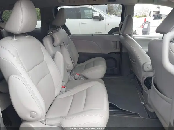 5TDYZ3DC6KS017142 2019 TOYOTA SIENNA - Image 8