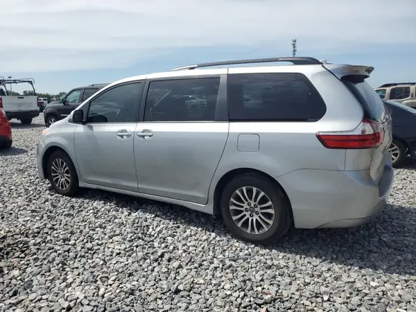 5TDYZ3DC6KS017495 2019 TOYOTA SIENNA - Image 2