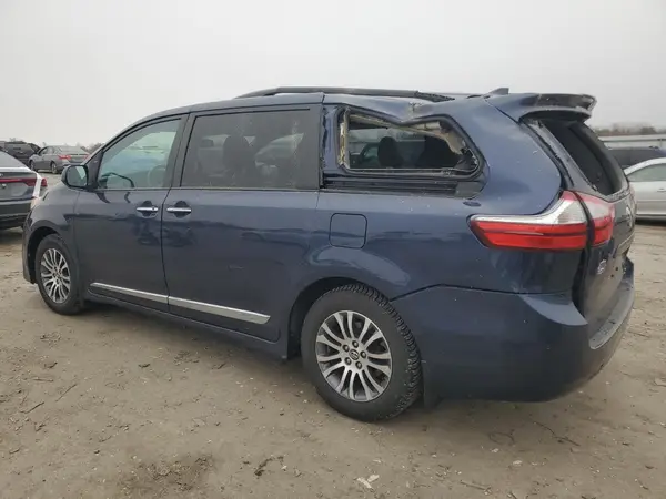 5TDYZ3DC6KS019456 2019 TOYOTA SIENNA - Image 2