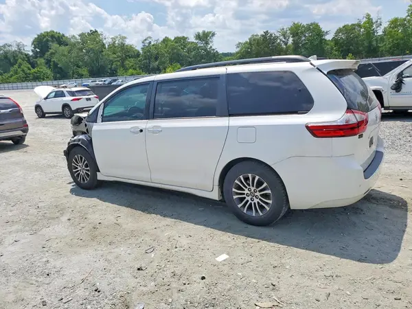 5TDYZ3DC6KS967033 2019 TOYOTA SIENNA - Image 2