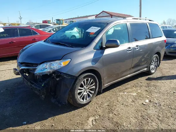 5TDYZ3DC6KS970336 2019 TOYOTA SIENNA - Image 2