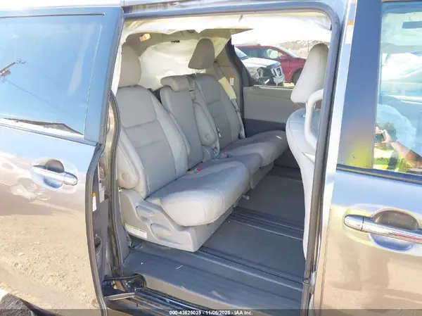 5TDYZ3DC6KS970336 2019 TOYOTA SIENNA - Image 8