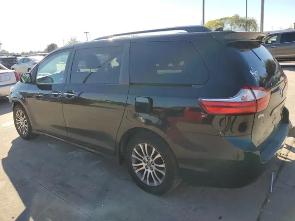 5TDYZ3DC6KS971793 2019 TOYOTA SIENNA - Image 2