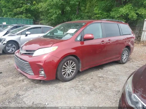 5TDYZ3DC6KS976525 2019 TOYOTA SIENNA - Image 2