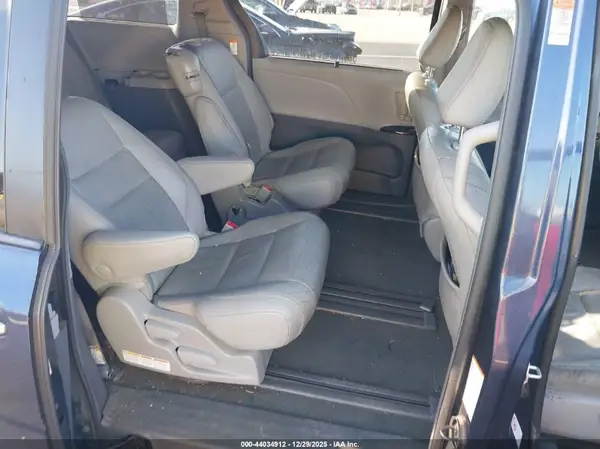 5TDYZ3DC6KS982695 2019 TOYOTA SIENNA - Image 8