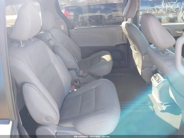 5TDYZ3DC6KS984401 2019 TOYOTA SIENNA - Image 8