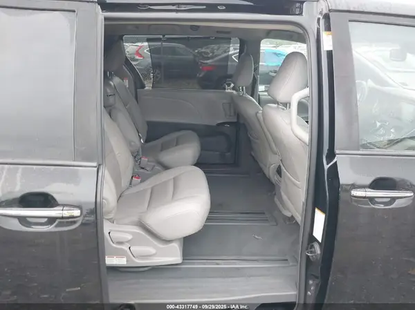 5TDYZ3DC6KS987377 2019 TOYOTA SIENNA - Image 8