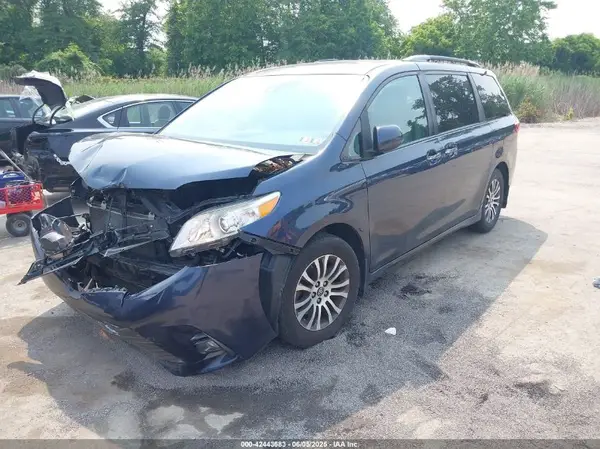 5TDYZ3DC6KS990649 2019 TOYOTA SIENNA - Image 2