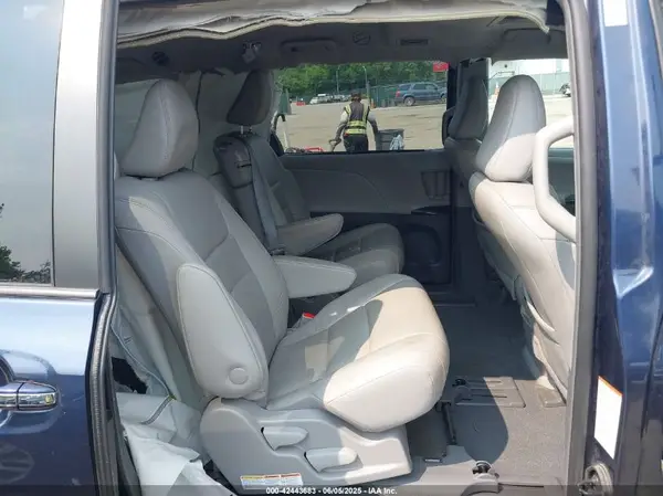 5TDYZ3DC6KS990649 2019 TOYOTA SIENNA - Image 8