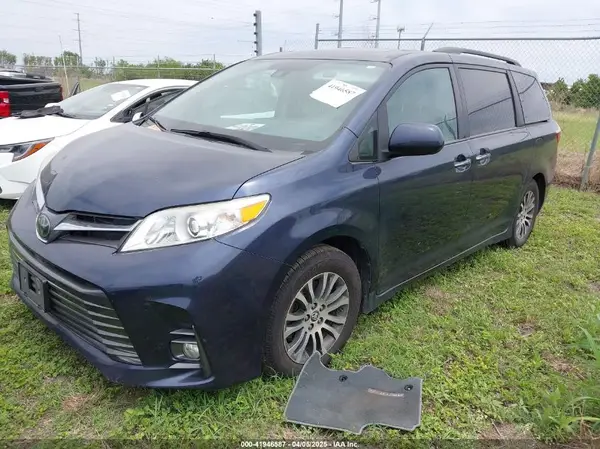 5TDYZ3DC6KS991137 2019 TOYOTA SIENNA - Image 2