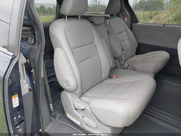5TDYZ3DC6KS991137 2019 TOYOTA SIENNA - Image 8