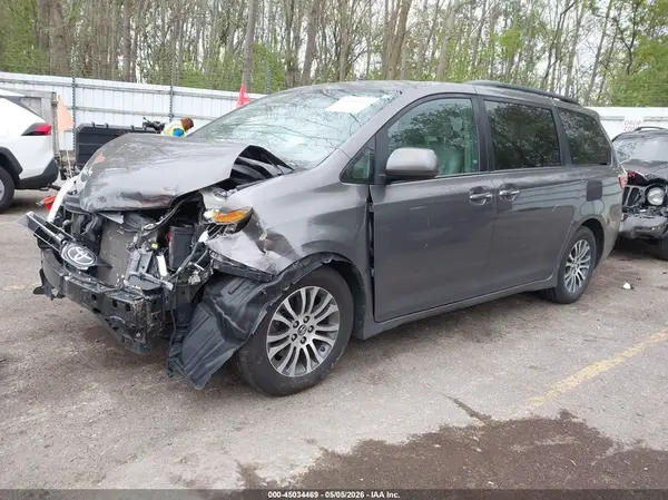5TDYZ3DC6KS992241 2019 TOYOTA SIENNA - Image 2