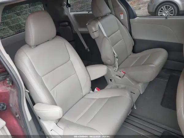 5TDYZ3DC6KS992403 2019 TOYOTA SIENNA - Image 8