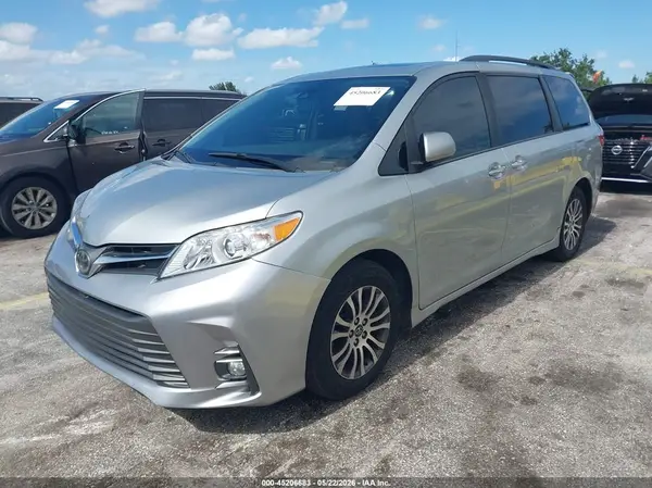 5TDYZ3DC6KS994152 2019 TOYOTA SIENNA - Image 2