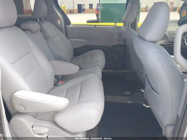 5TDYZ3DC6KS994152 2019 TOYOTA SIENNA - Image 8