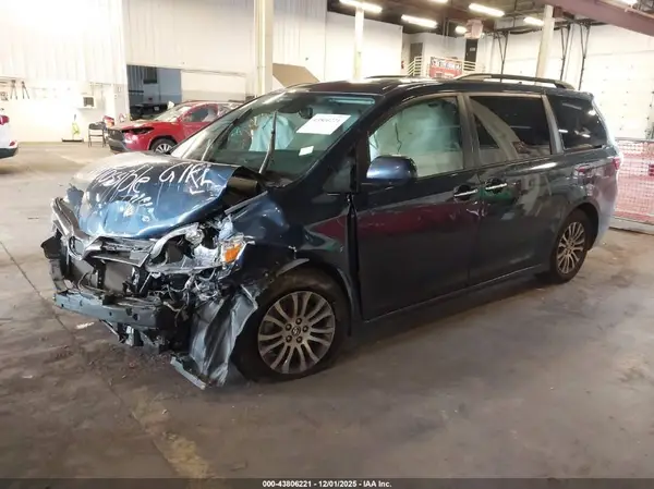 5TDYZ3DC6KS996161 2019 TOYOTA SIENNA - Image 2