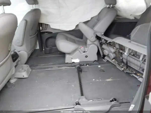 5TDYZ3DC6KS996645 2019 TOYOTA SIENNA - Image 8
