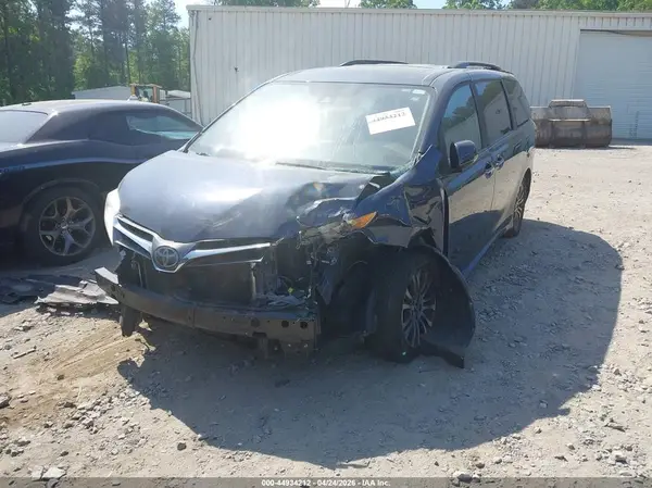 5TDYZ3DC6KS996788 2019 TOYOTA SIENNA - Image 2