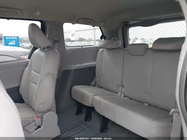 5TDYZ3DC6KS998735 2019 TOYOTA SIENNA - Image 8