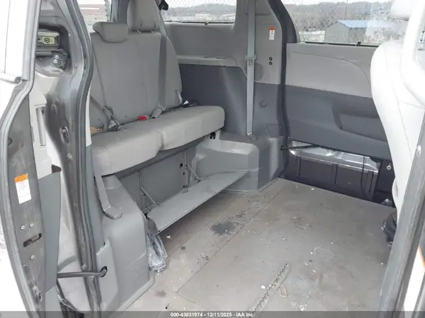 5TDYZ3DC6LS025615 2020 TOYOTA SIENNA - Image 8