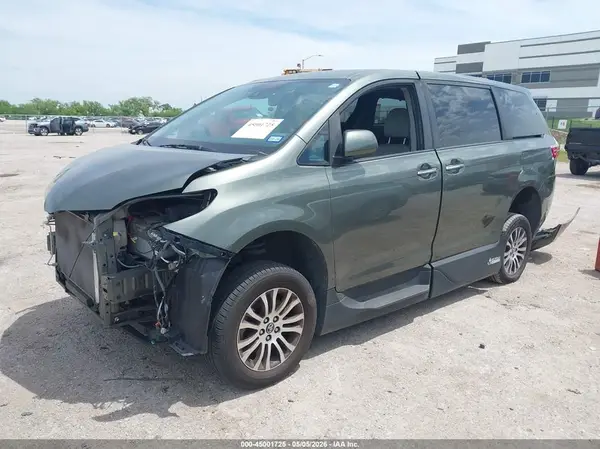 5TDYZ3DC6LS034296 2020 TOYOTA SIENNA - Image 2