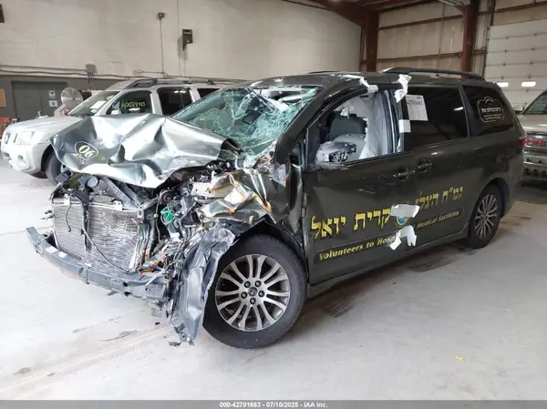 5TDYZ3DC6LS035903 2020 TOYOTA SIENNA - Image 2