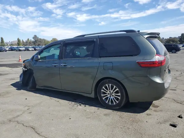 5TDYZ3DC6LS039692 2020 TOYOTA SIENNA - Image 2